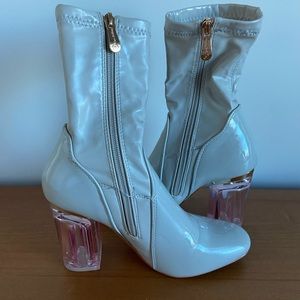 Cape Robin, size 6 women’s , space gray with pink clear heel. Ankle booties